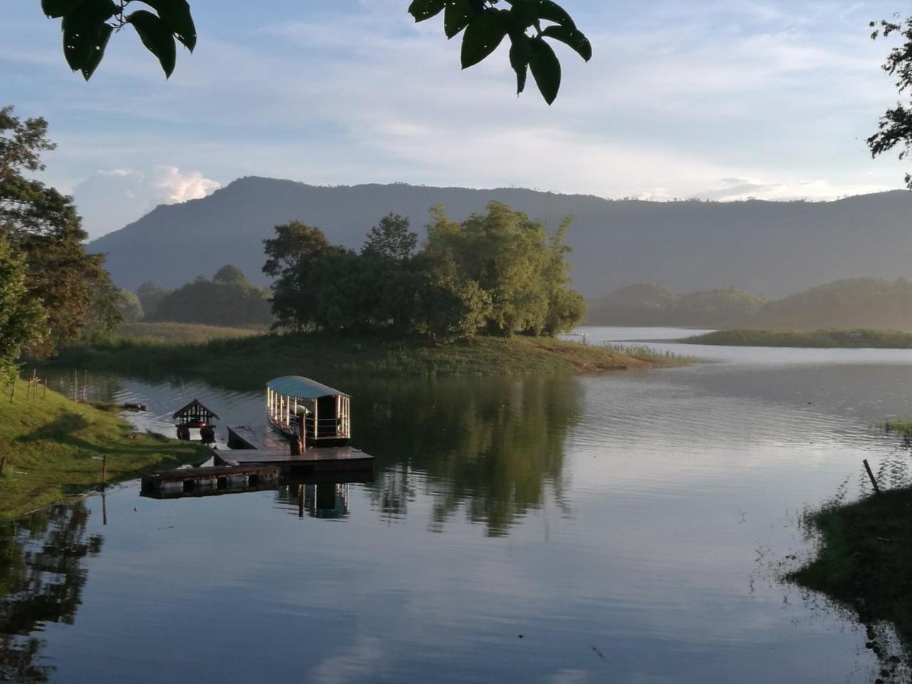 Nirvana Archipel Resort Vang Vieng Buitenkant foto